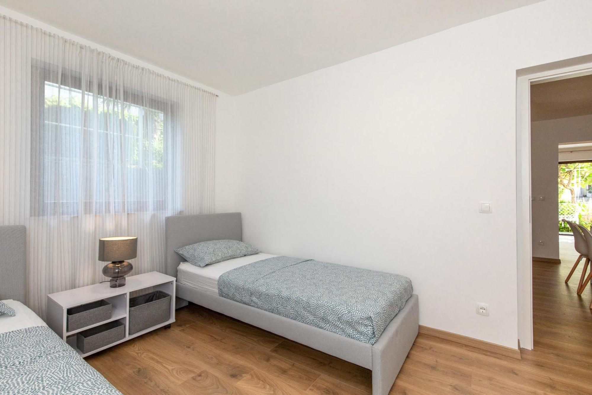 Apartments And Rooms With Parking Space Njivice, Krk - 17010 الغرفة الصورة